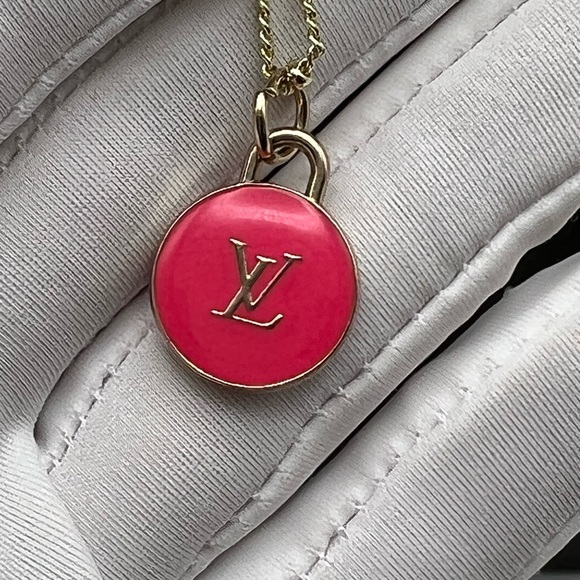 Luxury Charm (LV)-Gold/White, LV Both Side, Unbranded 18" Chain, Box & Dust bag - Picture 13 of 15